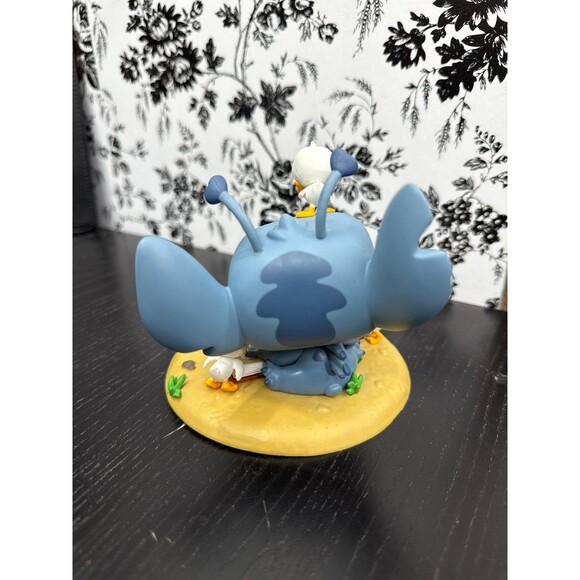 Funko Pop! Disney Lilo & Stitch - Stitch duckie book with Ducks Figure - Picture 3 of 4